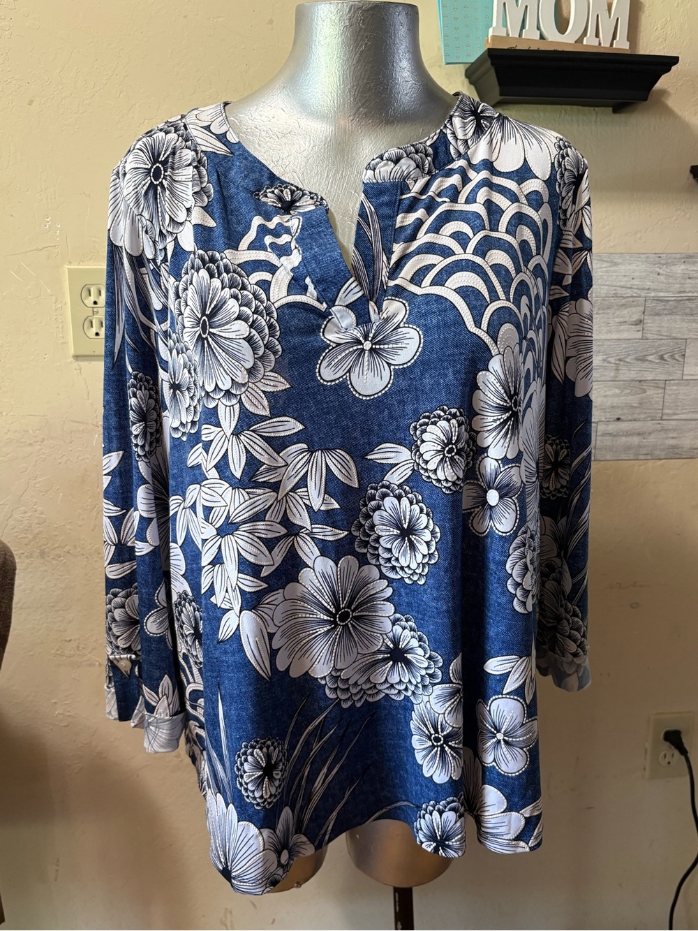 Women's Navy Blue Floral Split-Neck Tunic